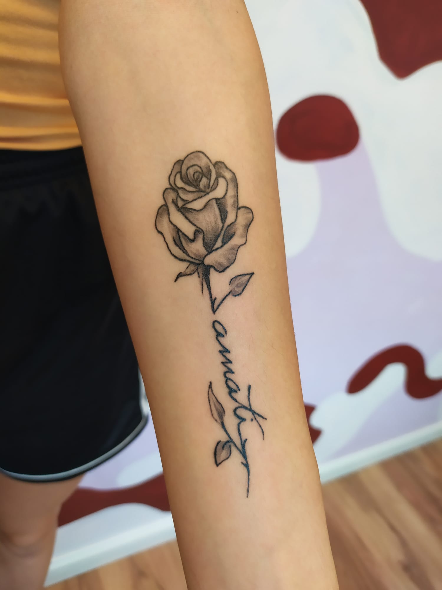 rosa avambraccio