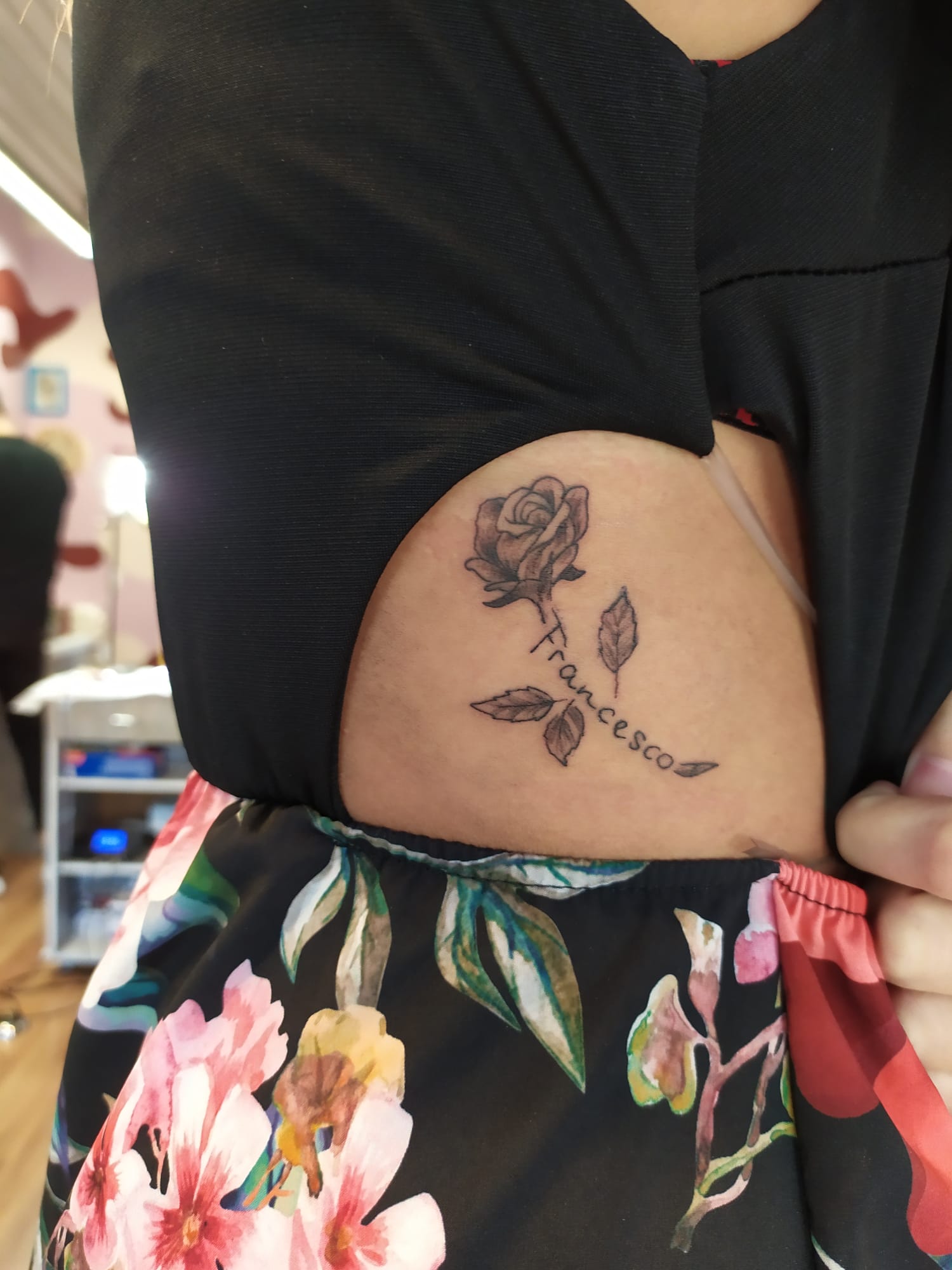 Fiori/scritta fianco